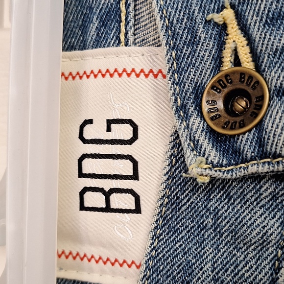 BDG Jeans Mens 32x32 Vintage Slim Fit Distressed Ripped Blue Denim Jean's - Picture 2 of 5